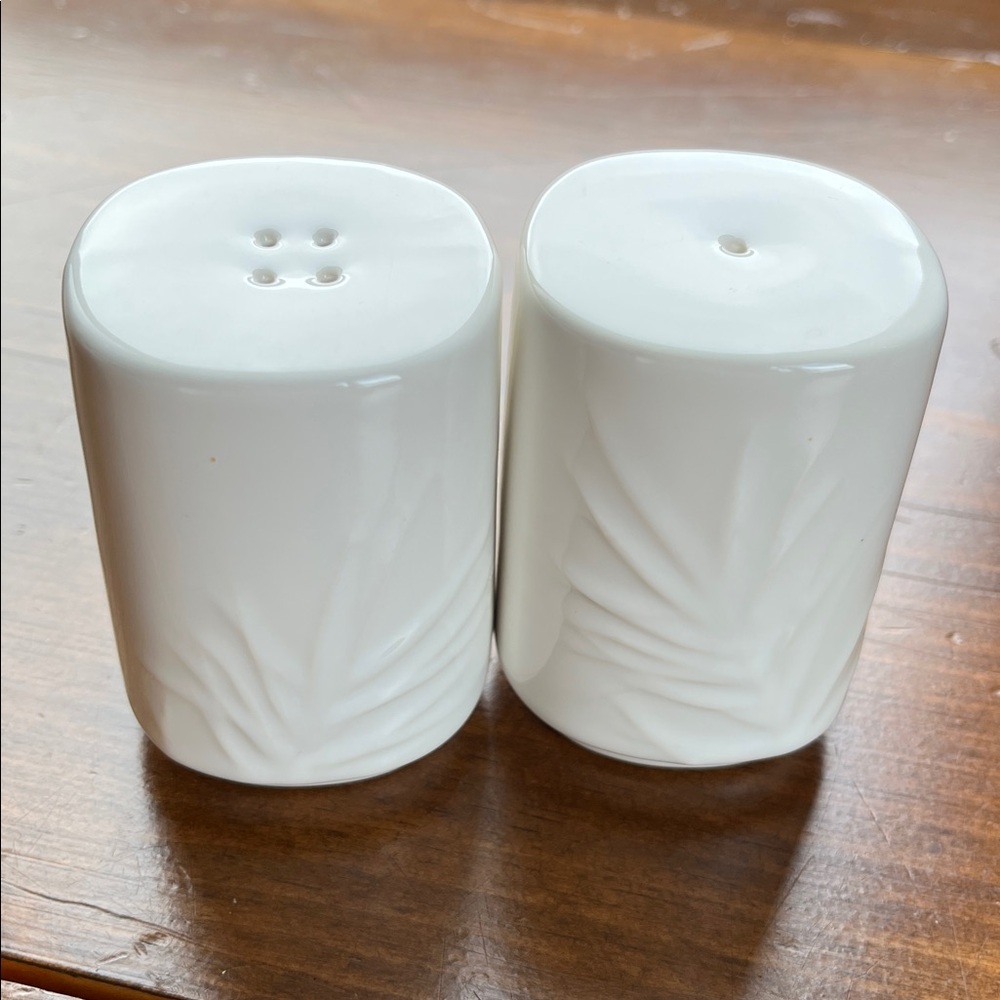 Pfaltzgraff Spruce Salt and Pepper Shakers